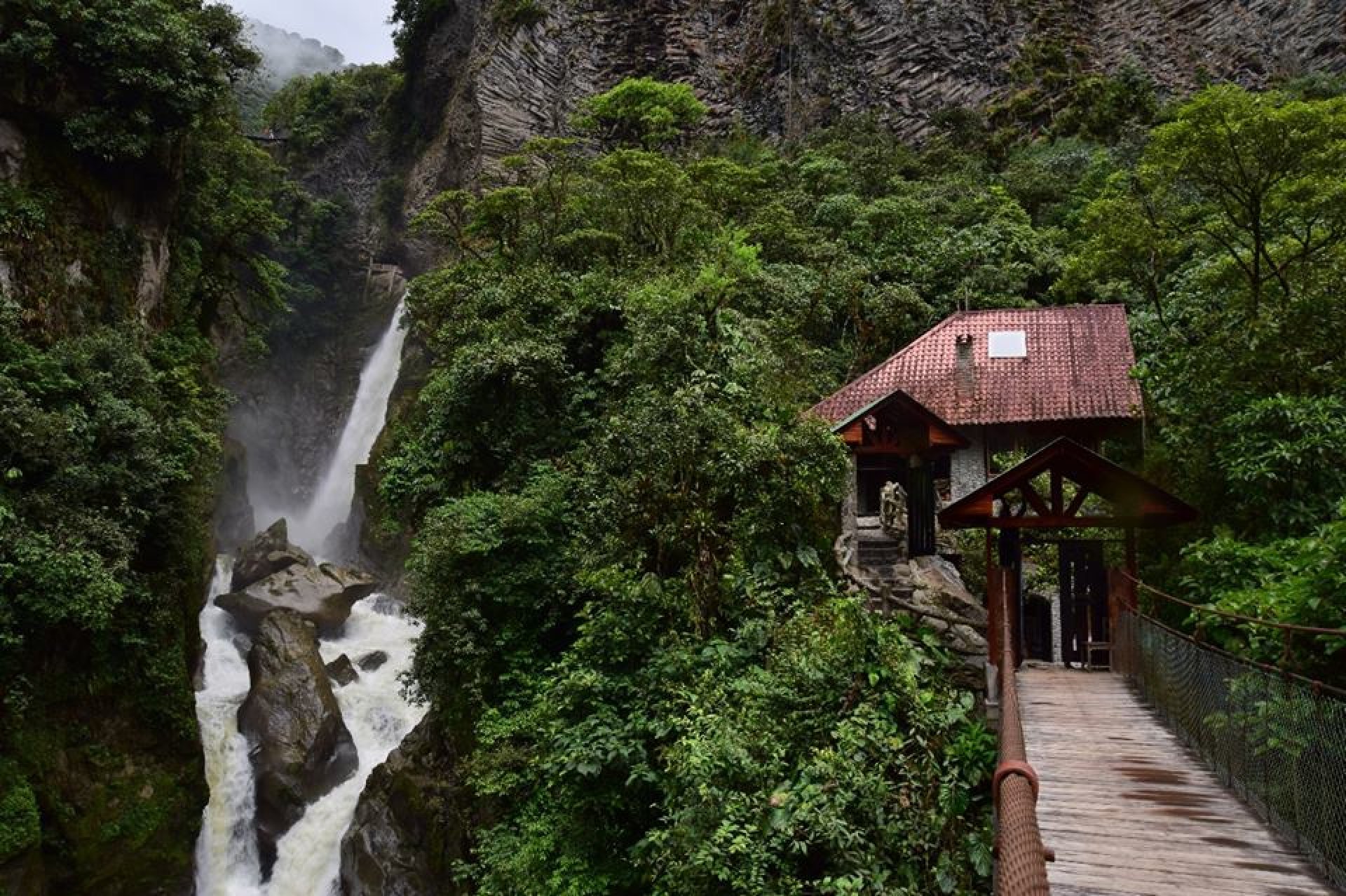 PailÃ³n del Diablo en BaÃ±os de Agua Santa